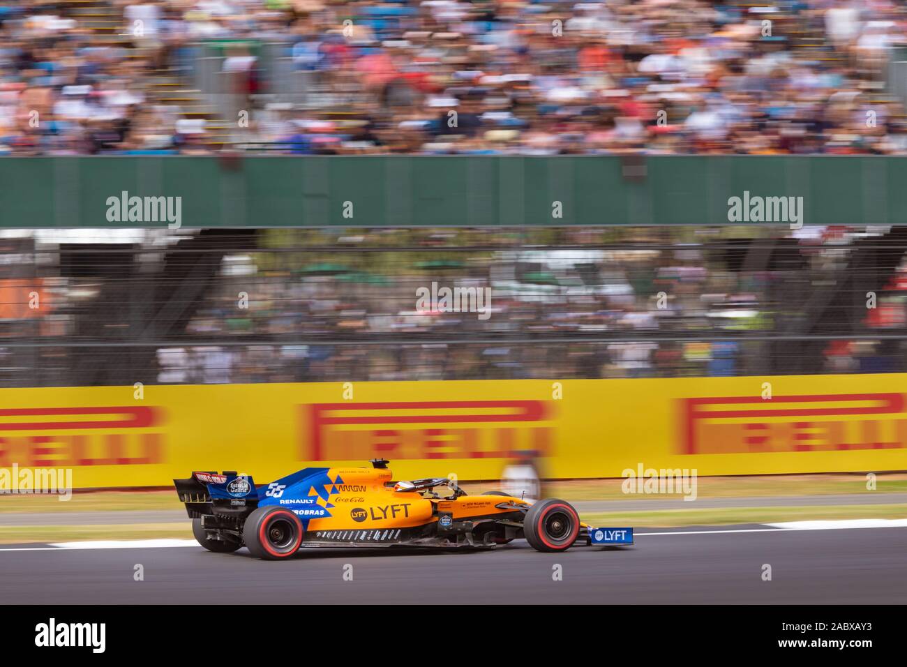 Carlos Sanz sulla via della McLaren MCL34, prove libere di venerdì. Gran Premio di Gran Bretagna a Silverstone, 2019 Foto Stock