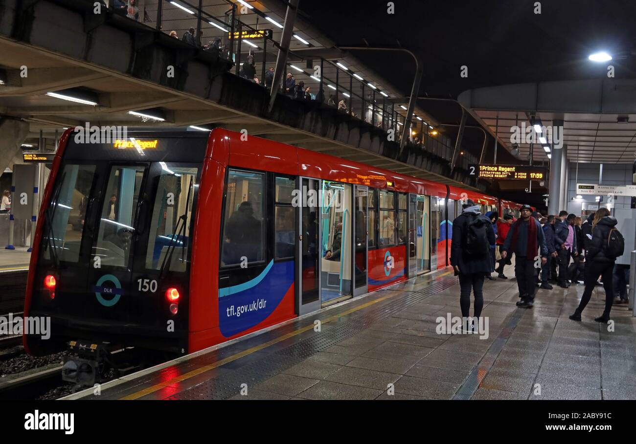 DLR,Docklands Light Railway,Canning Town,Prince regent,station,East London,South East,England,UK,al tramonto,sera Foto Stock