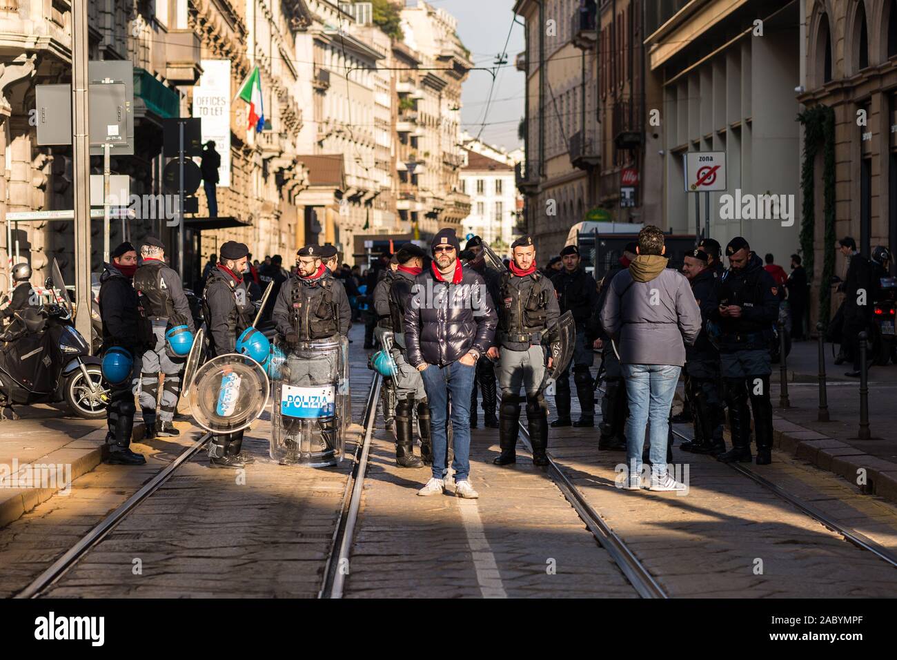 Milano, Italia - 29 novembre: venerdì per il futuro sciopero di protesta, gli studenti sciopero per la politica ambientale mondiale. Foto Stock