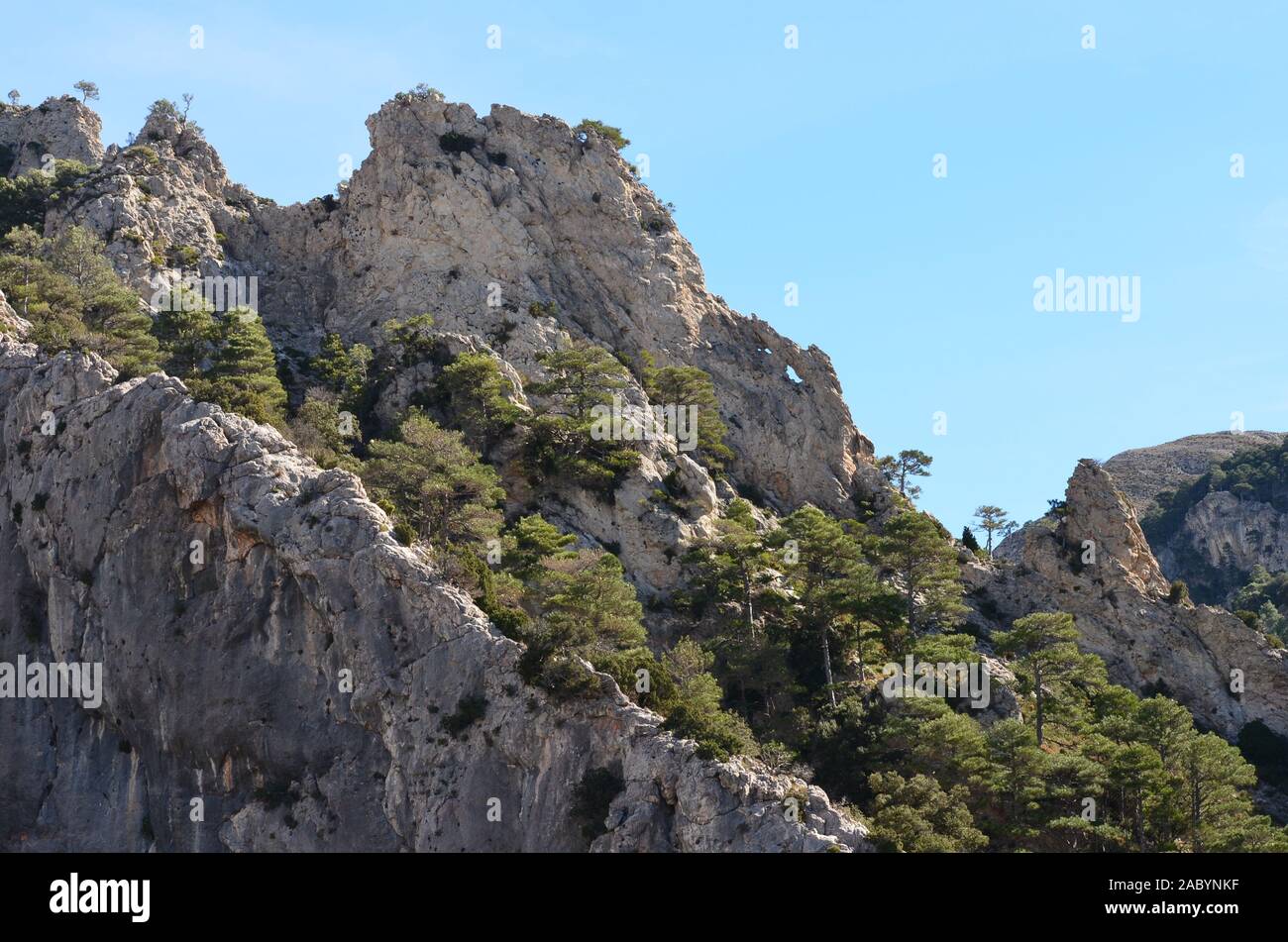 Formazioni geomorfologia di Els porte del Parco Naturale, un calcare massiccio montuoso al confine tra Aragona e Catalogna Foto Stock