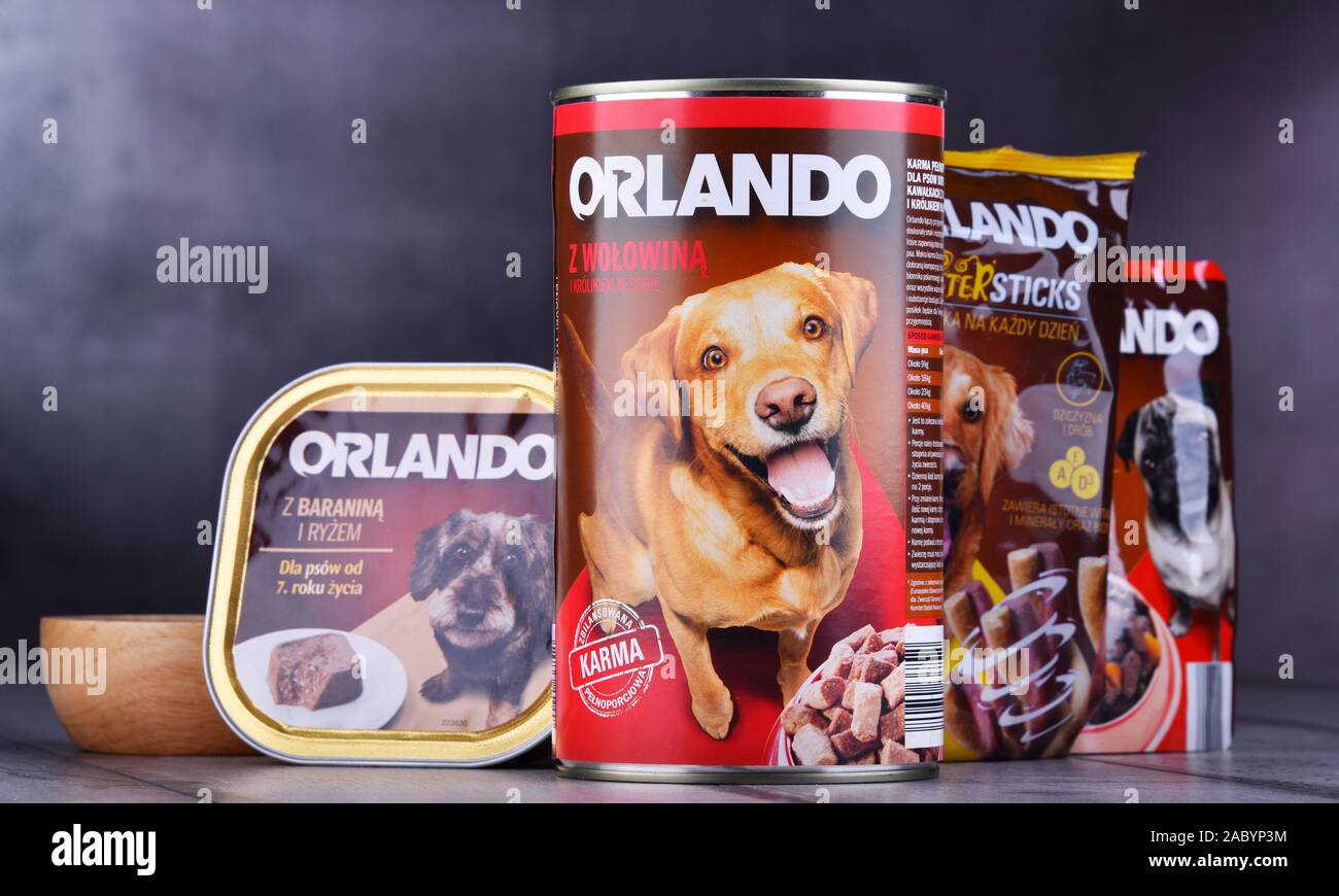 POZNAN, POL - MAR 15. 2019: prodotti di Orlando, popolare marca di cibo per  cani in possibile e pacchetti Foto stock - Alamy