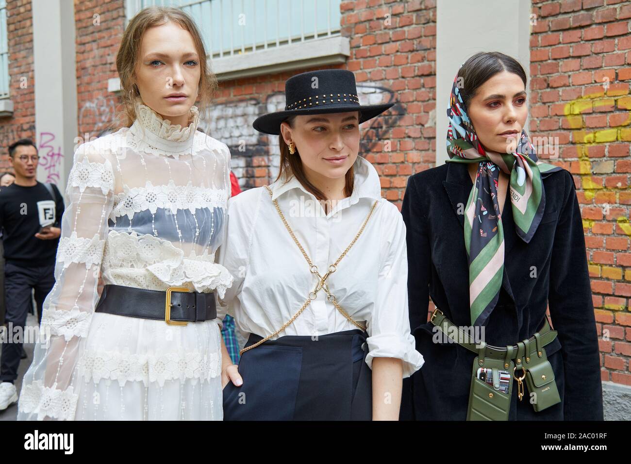 Milano, Italia - 19 settembre 2019: Le donne prima di Fendi fashion show, la Settimana della Moda Milanese street style Foto Stock