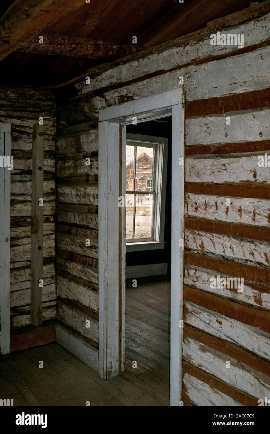 MT00339-00...MONTANA - porta e finestra in stato di Bannack Park, Beaverhead County. Foto Stock