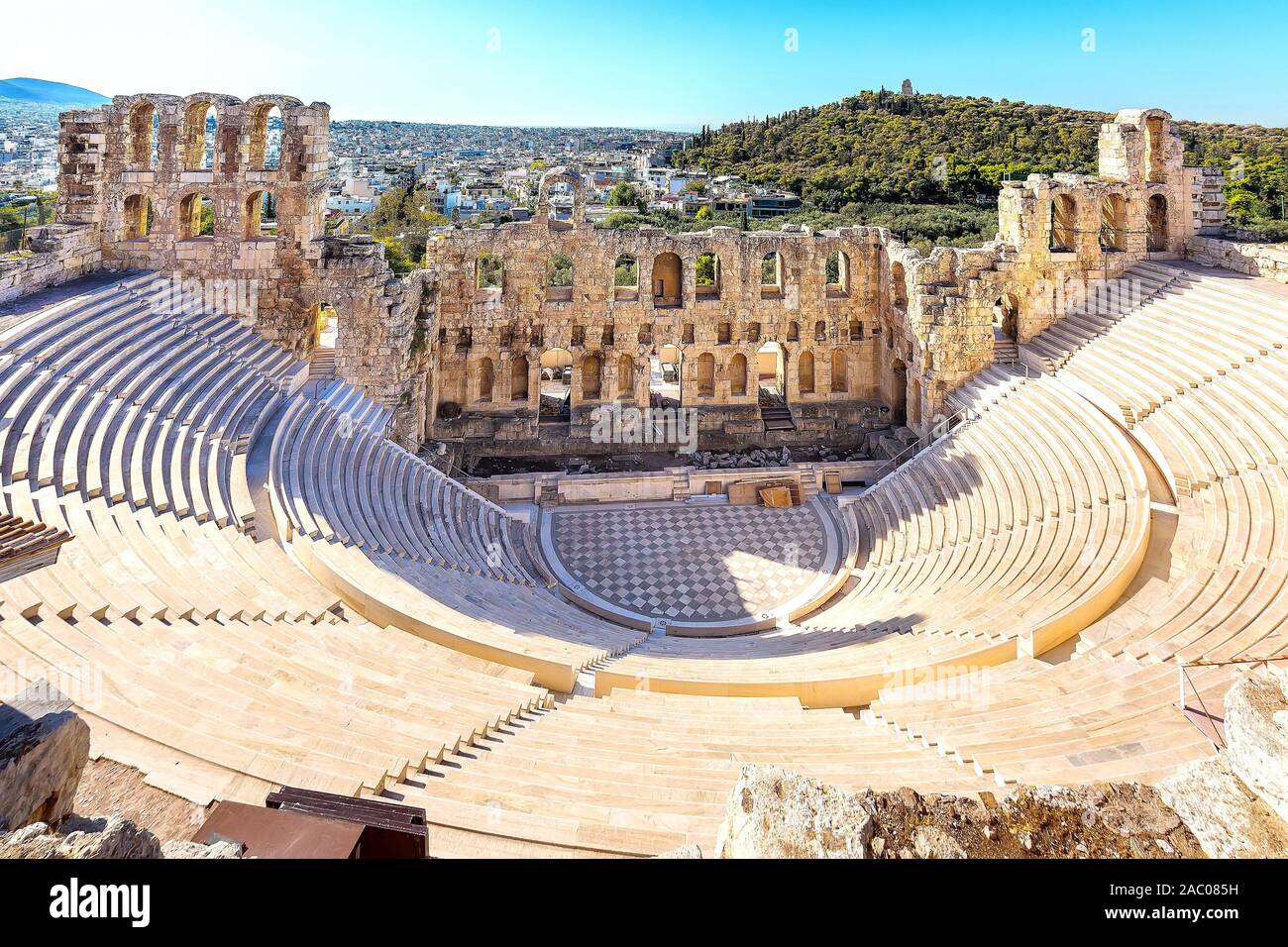 Antica Herodes Atticus anfiteatro teatro dell'Acropoli di Atene, punto di riferimento della Grecia Foto Stock