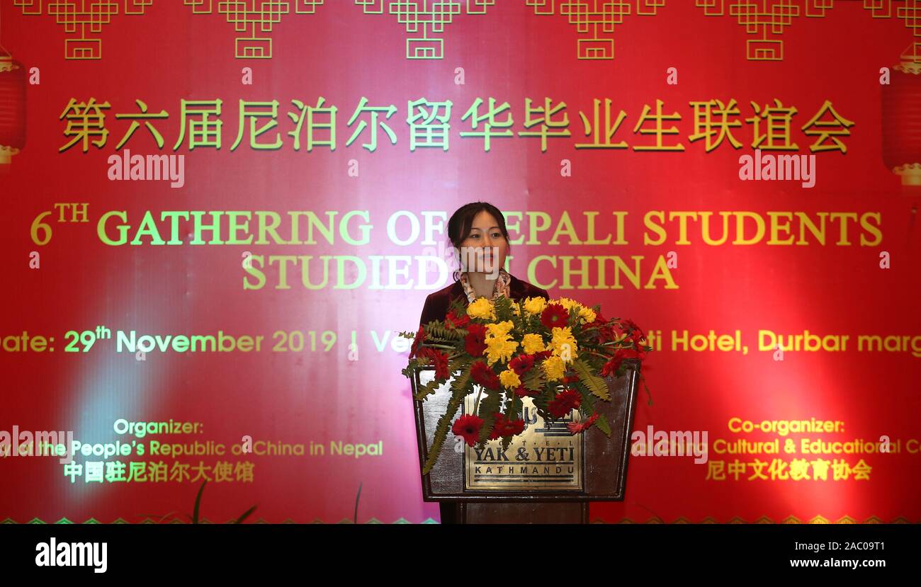 (191129) -- Kathmandu, nov. 29, 2019 (Xinhua) -- Ambasciatore cinese in Nepal Hou Yanqi risolve il raduno di Nepali gli studenti che hanno studiato in Cina, a Kathmandu, capitale del Nepal, su nov. 29, 2019. Il nepalese studenti aventi esperienze di istruzione in Cina sono manodopera qualificata che può contribuire allo sviluppo del paese, Nepalese il vice Primo ministro ha detto qui il venerdì. (Foto di Sunil Sharma/Xinhua) Foto Stock