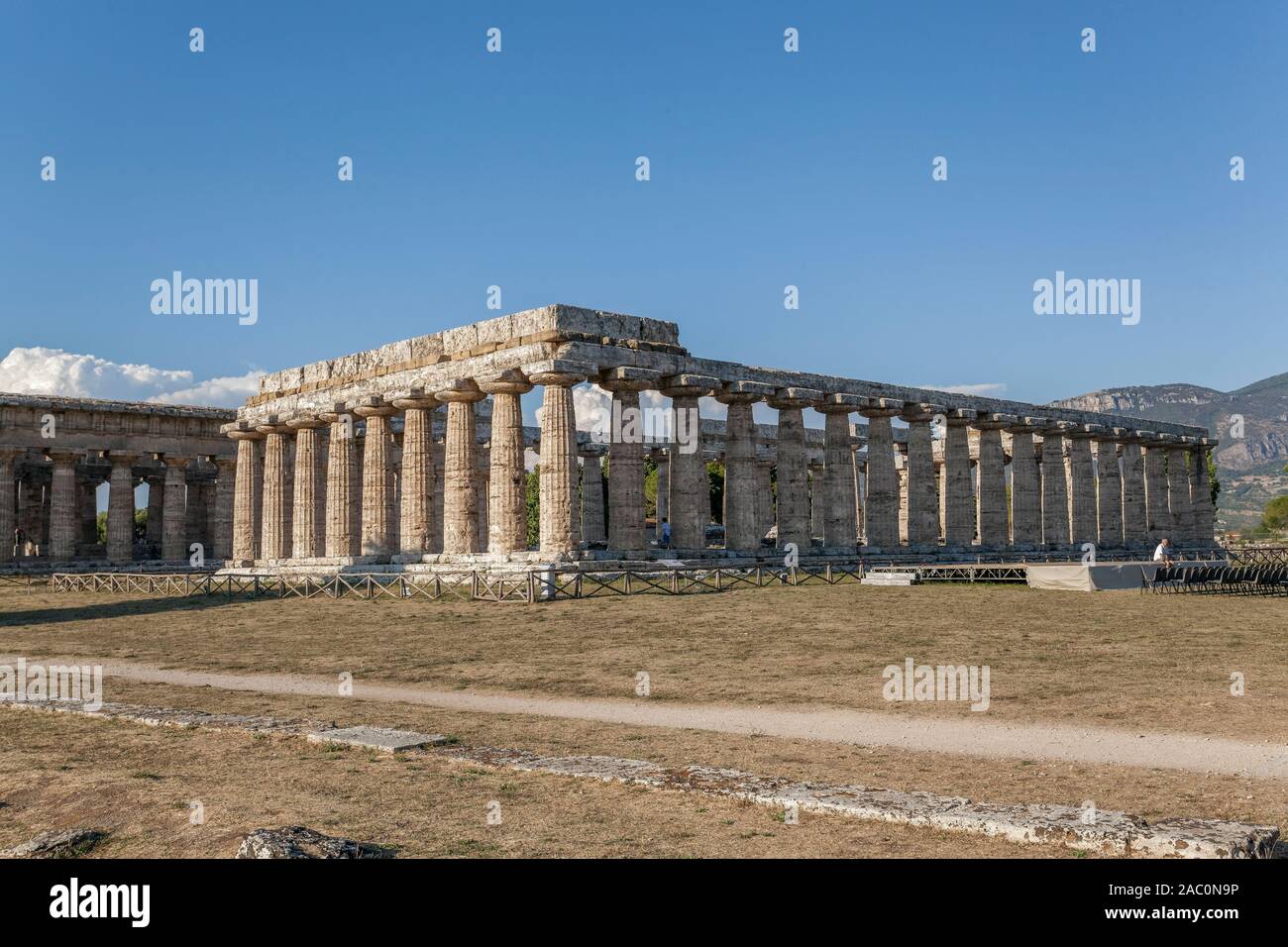 Il Tempio greco di Hera o Basilica, Paestum Sito Archeologico, Unesco sito Heritahe, Parco Nazionale del Cilento, Salerno, Campania, Italia, UE Foto Stock