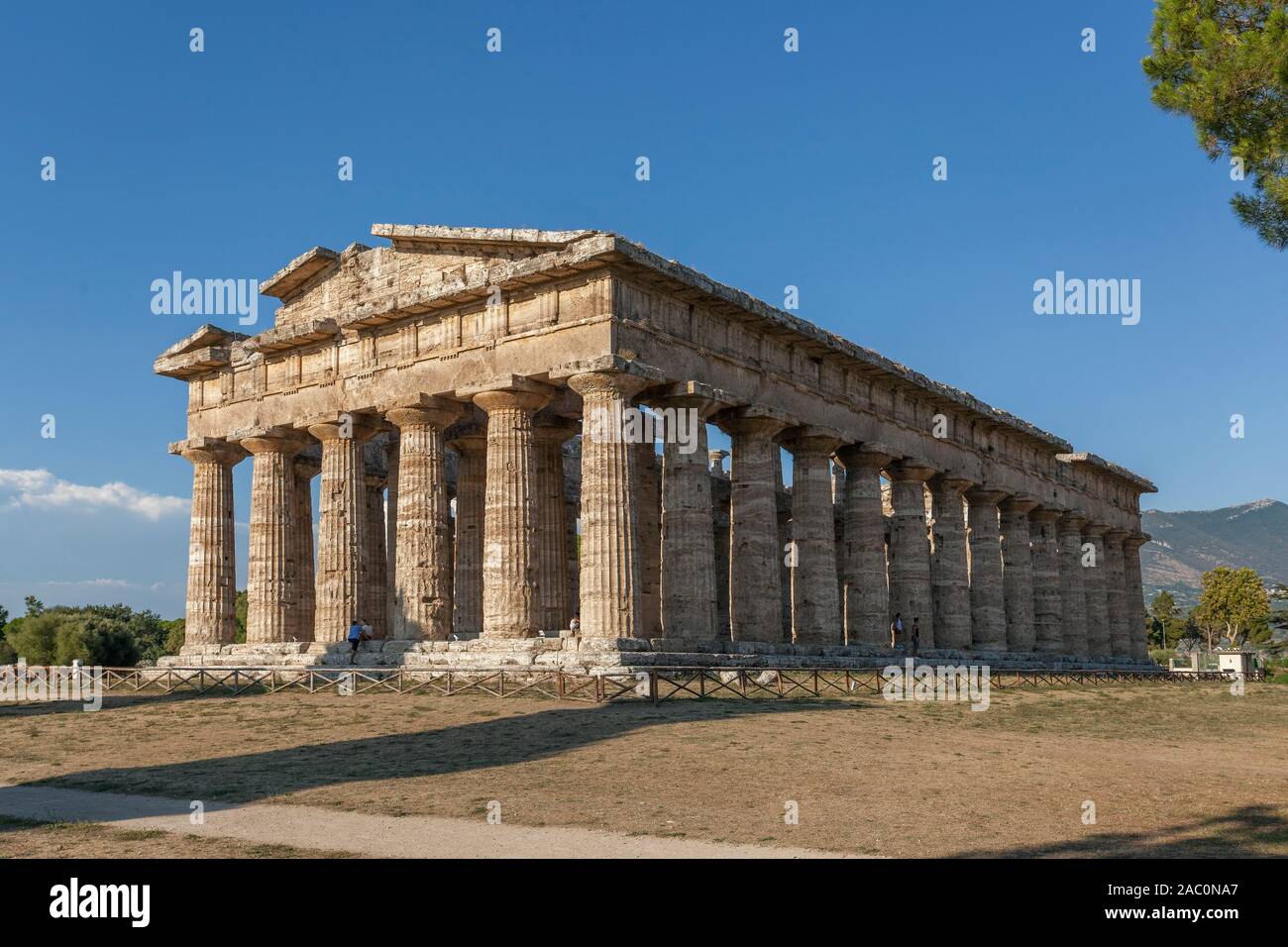 Il Tempio greco di Poseidon o Nettuno, Paestum Sito Archeologico, Sito Patrimonio Mondiale dell'Unesco, il Parco Nazionale del Cilento, Salerno, Campania, Italia, UE Foto Stock