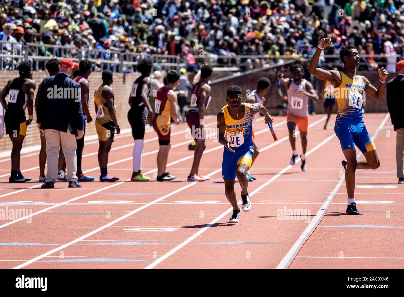 College uomini 4x800 Campionato di America Invitational corridori che si fanno concorrenza a livello 2019 Penn relè . Foto Stock