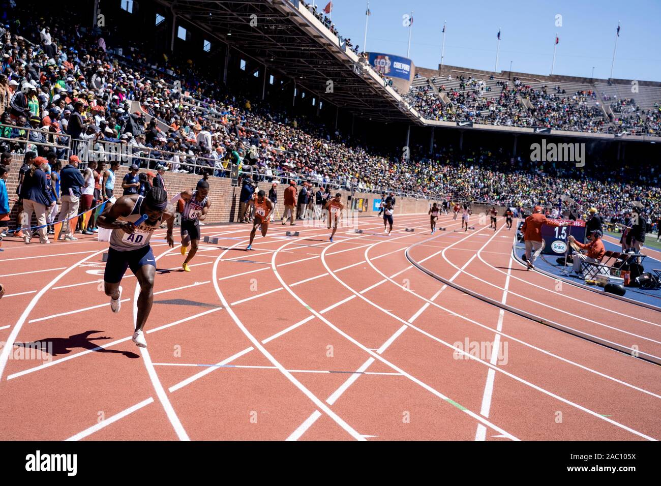 Inizio del collegio di uomini 4x100 Campionato di Americ Invitational al 2019 Penn relè . Foto Stock