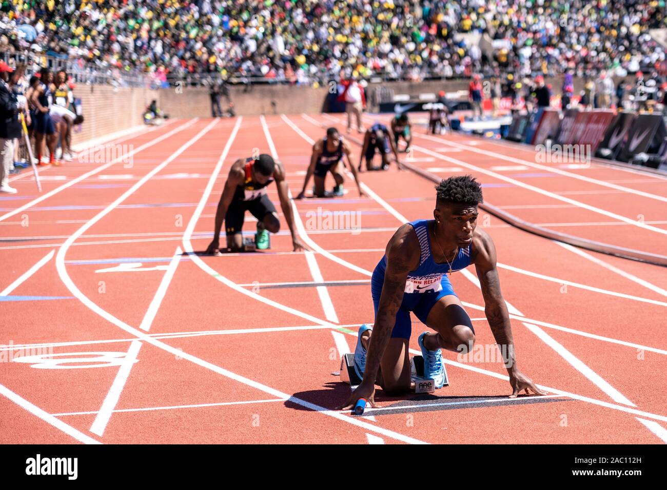 Inizio del collegio di uomini 4x400 Campionato di America Invitational al 2019 Penn relè . Foto Stock