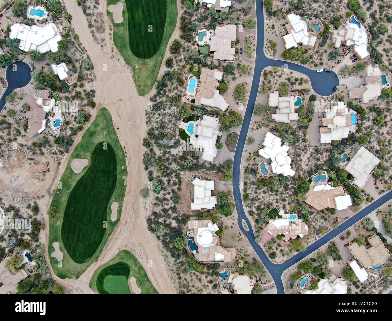 Vista aerea al di sopra del campo da golf e di eleganti dimore di lusso in Scottsdale, Arizona Foto Stock