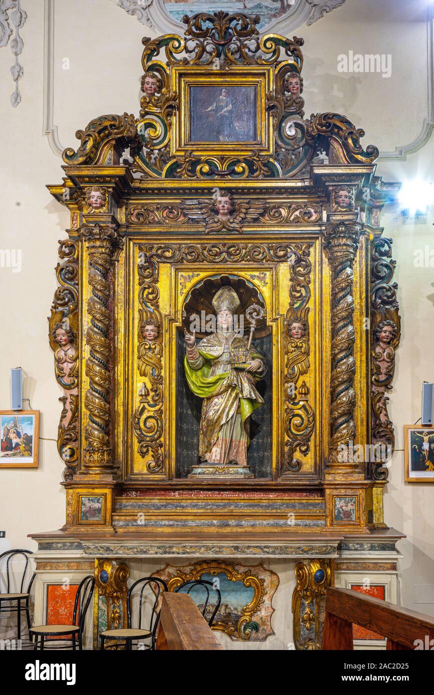 Statua in legno di Sant'Emidio. Chiesa di Sant'Emidio. Agnone, Isernia Molise Foto Stock