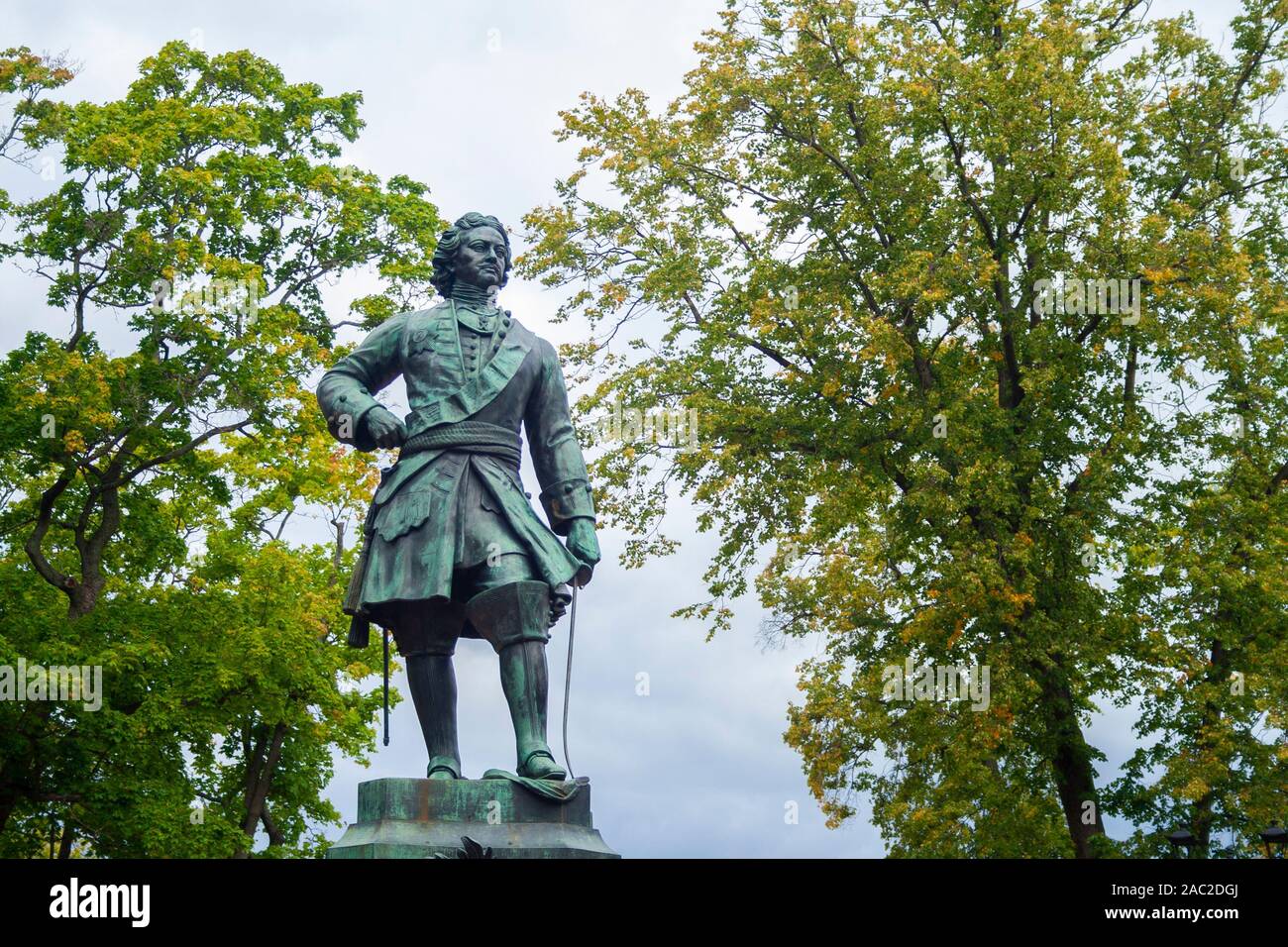 Pietro il Grande monumento nel parco in kronstadt San Pietroburgo. Storico vista turistico Pietro per primo Foto Stock