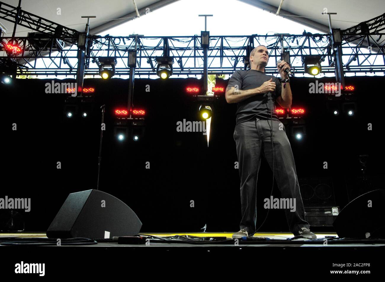 Henry Rollins esegue parole pronunciate al 2009 Coachella Music Festival di Indio. Foto Stock