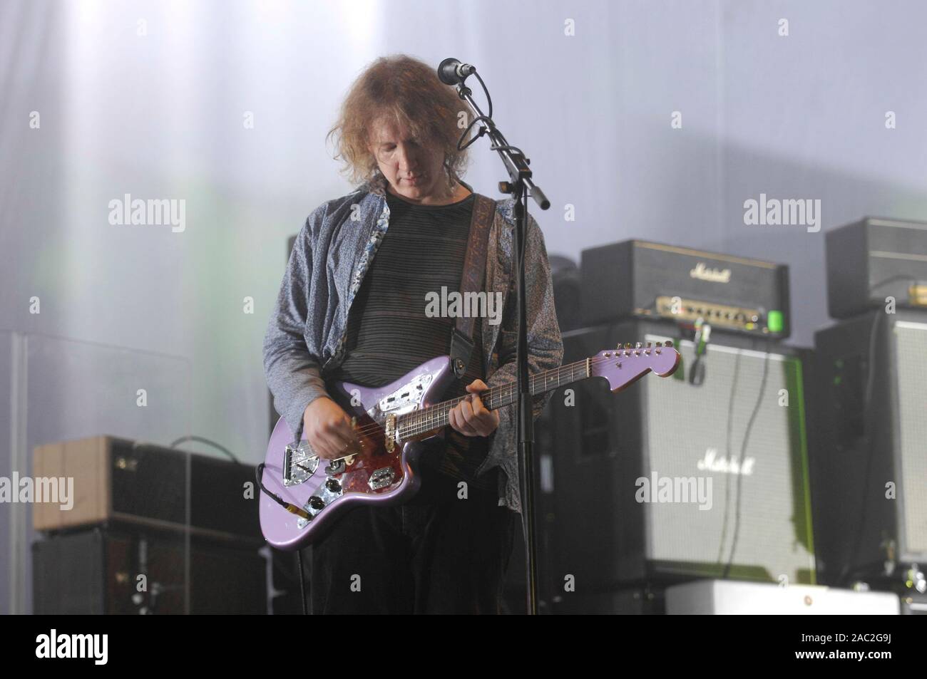 Kevin Shields di My Bloody Valentine esegue al 2009 Coachella Music Festival di Indio. Foto Stock