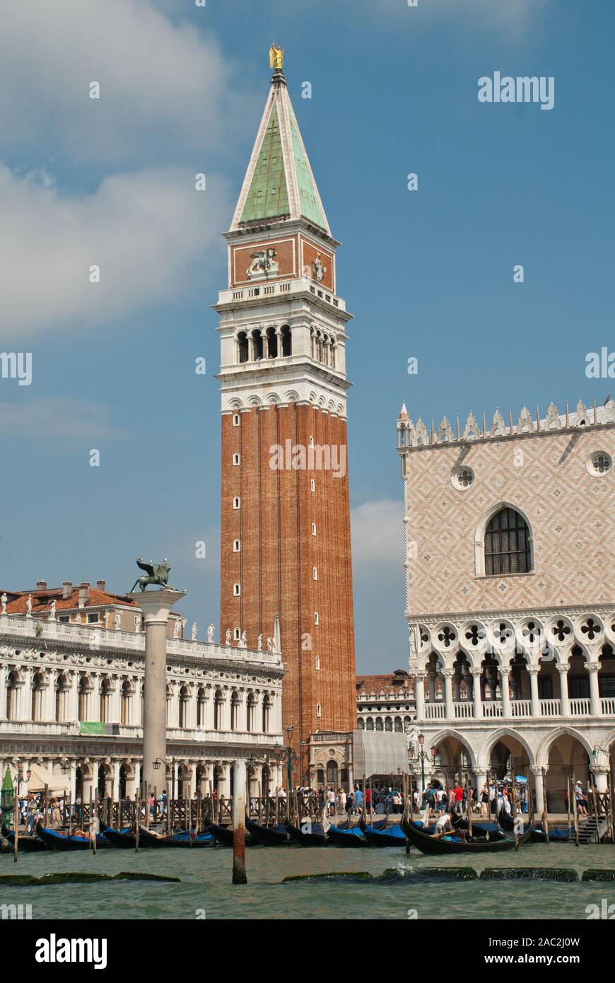 Venezia, Italia: Vista del Campanile di Piazza San Marco (Campanile di San Marco, italiano: il Campanile di San Marco) Foto Stock