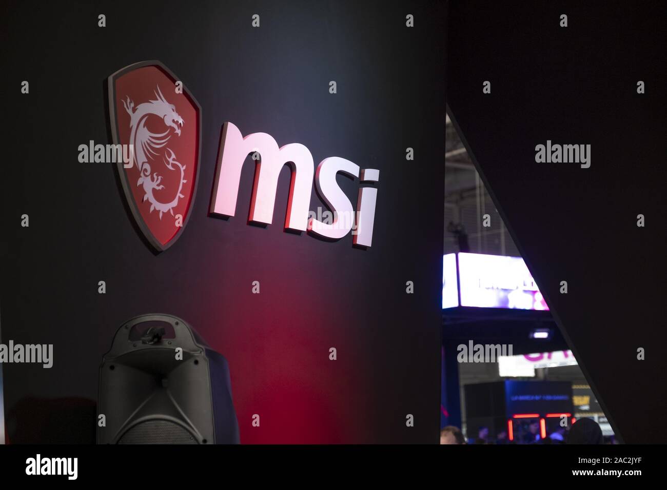 Barcellona, Spagna. 29 Nov, 2019. Taiwan-basato Micro Star International Company (MSI) informazioni multinazionale del logo della tecnologia visto durante il festival.Il Barcellona Con NiceOne Gaming & esperienze digitali Festival dedicato al video industria del gioco e la realtà virtuale ha luogo presso il Gran Vía-una fiera dal 28 novembre al 1 dicembre 2019. Credito: Paco Freire SOPA/images/ZUMA filo/Alamy Live News Foto Stock