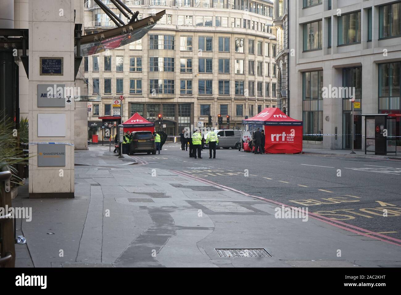 Londra, UK, 30 Novembre, 2019. Cordone di polizia è visto a Londra London Bridge di Londra . Regno Unito contro il terrorismo la polizia sabato ricerca per indizi su come un uomo in carcere per reati di terrorismo prima del suo rilascio dello scorso anno è riuscito a stab diverse persone prima di essere affrontati dagli astanti e ucciso da ufficiali su London Bridge. Foto Stock