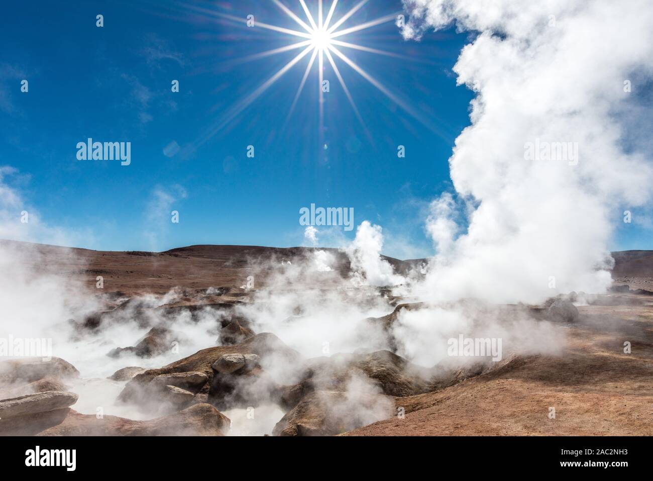Campo di Geysir 'Sol de Mañana", Nationa Park Reserva National de fauna Andina Eduardo Avaroa, Southwest Bolivia, dipartimento Potosi, America Latina Foto Stock