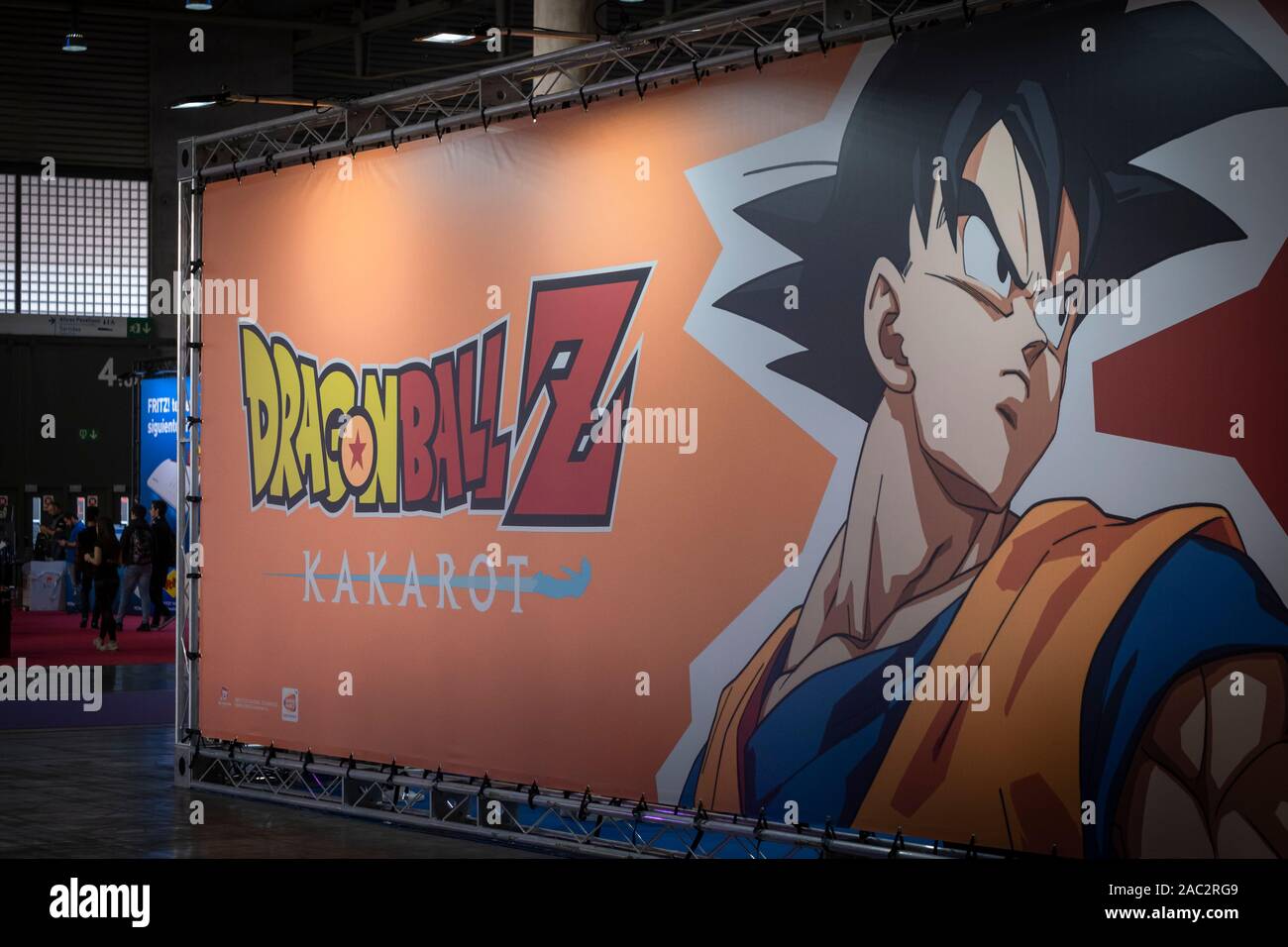 Barcellona, Spagna. 29 Nov, 2019. Akira Toriyama Dragon Ball Z logo e ritratto grafico durante il festival.Il Barcellona Con NiceOne Gaming & esperienze digitali Festival dedicato al video industria del gioco e la realtà virtuale ha luogo presso il Gran Vía fiera dal 28 novembre al 1 dicembre 2019. Credito: SOPA Immagini limitata/Alamy Live News Foto Stock