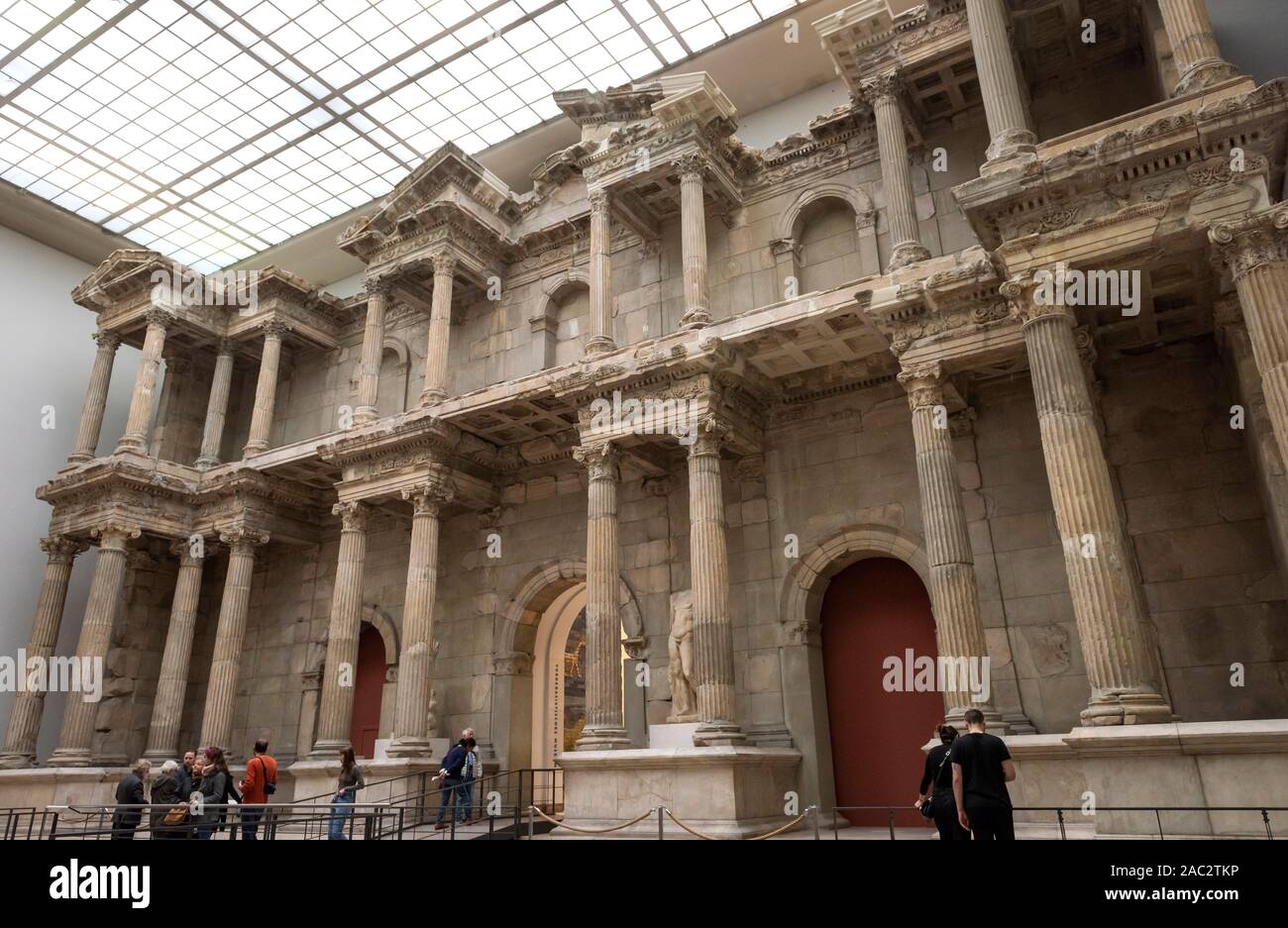 La porta del mercato di Mileto al Pergamon Museum di Berlino in Germania Foto Stock
