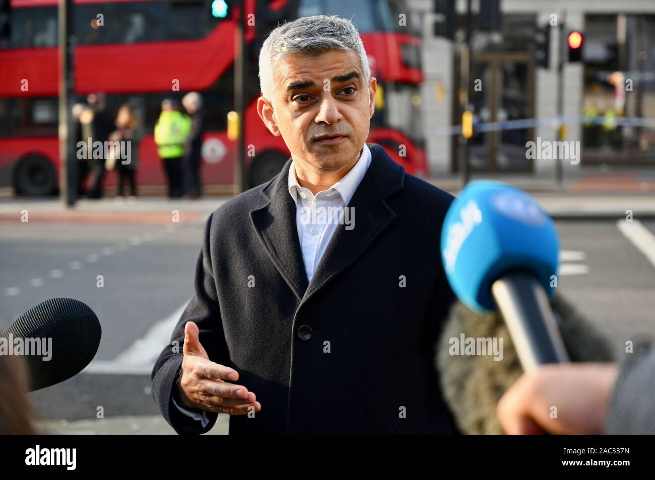 London Bridge, Londra. Regno Unito. Sindaco Sadiq Khan ha visitato Londra London Bridge il giorno dopo l'attacco terroristico a Londra. UK Credit: Michael melia/Alamy Live News Foto Stock