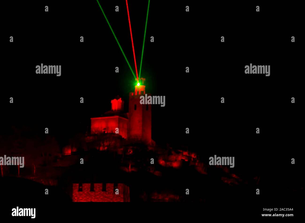 Suono e luce spettacolo audiovisivo su Tsarevets Hill a Veliko Tarnovo, la vecchia capitale della Bulgaria, Europa Foto Stock