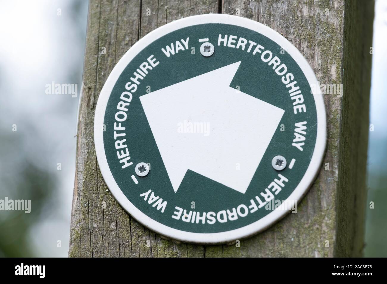 Hertfordshire modo segno su un palo di legno. Foto Stock