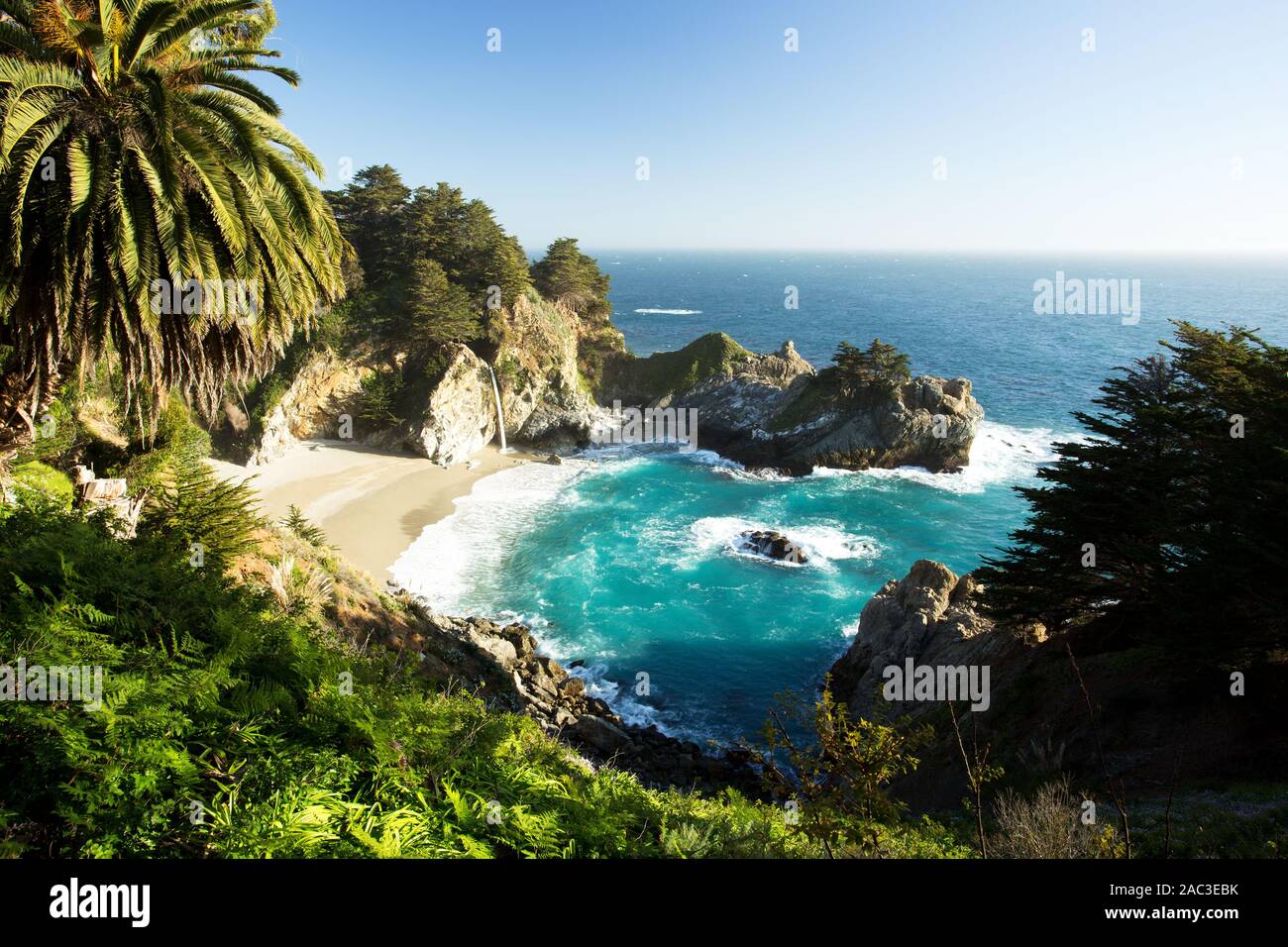 Parole chiave: cascata, cade, tramonto, mcway, california, Big Sur, parco, membro, Julia Pfeiffer, oceano costa, Pacific Beach, crepuscolo, cascata beautif Foto Stock