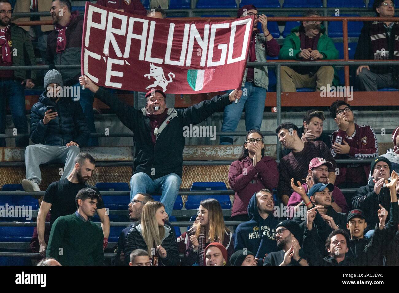 Genova, Italia. 30 Nov, 2019. ventole torinoduring Genova vs Torino Calcio italiano di Serie A del campionato Gli uomini a Genova, Italia, 30 novembre 2019 - LPS/Francesco Scaccianoce Credito: Francesco Scaccianoce/LP/ZUMA filo/Alamy Live News Foto Stock