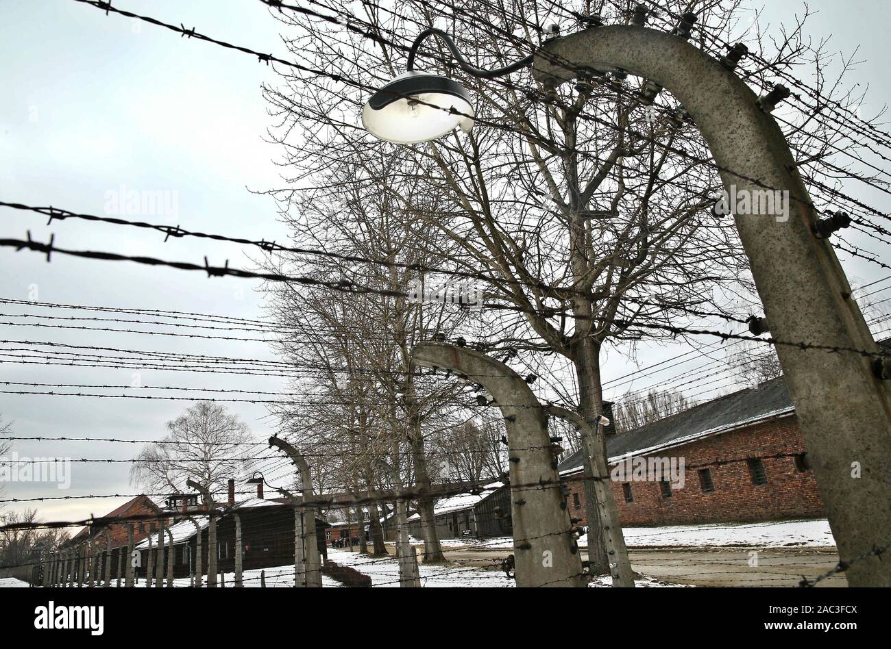 Oswiecim, Polonia. 30 Novembre, 2019. Una vista sull'ex Nazi-German di concentrazione e di sterminio di Auschwitz camp.In due mesi il settantacinquesimo anniversario della liberazione di Auschwitz. Il tedesco più grande campo di lavoro e sterminio nazista KL Auschwitz-Birkenau fu liberata da parte dell'Armata Rossa il 27 gennaio 1945. Credito: Damian Klamka SOPA/images/ZUMA filo/Alamy Live News Foto Stock