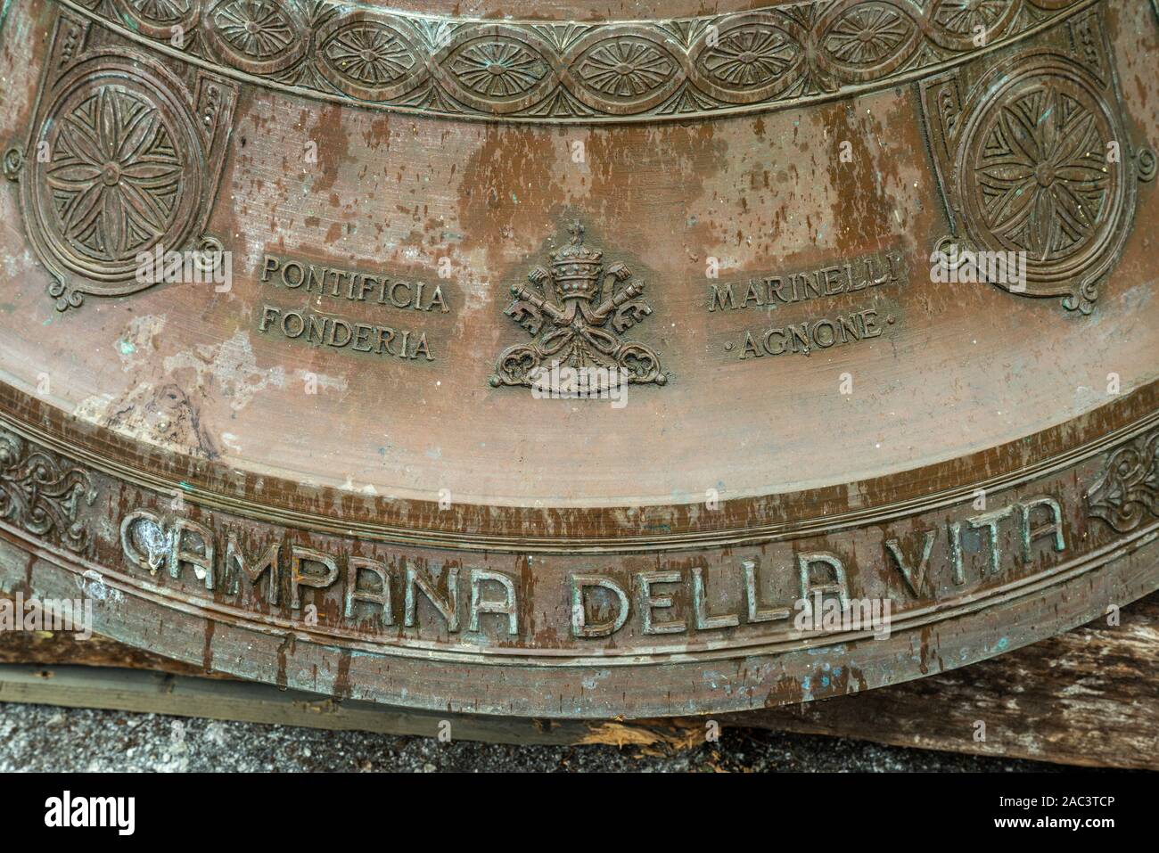 Campana della vita. Pontificia fonderia Marinelli Agnone, la più antica fabbrica di campane nel mondo Foto Stock