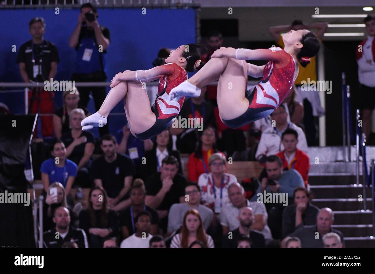 Tokyo, Giappone. 30 Novembre, 2019. Il Giappone sincronizzato trampolino femmina squad Takagi Yumi e Kishi Ayano prendere il primo posto all'Olympic Gymnastics Center di Ariake Giappone durante il XXXIV FIG Trampoline Gymnastics World Championships Sabato 30 Novembre, 2019. Foto di: Ramiro Agustin Vargas Tabares Credito: Ramiro Agustin Vargas Tabares/ZUMA filo/Alamy Live News Foto Stock