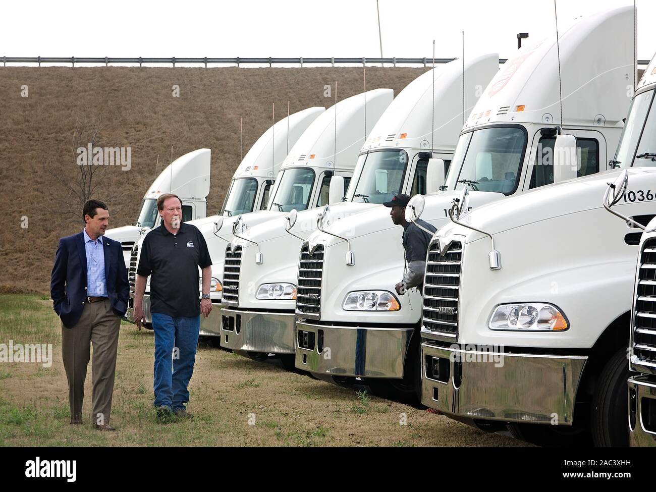 Il presidente di Cartagine intermodale azienda colloqui con un dipendente, 9 marzo 2017, a Memphis, Tennessee IMCG è specializzata nel contenitore drayage. Foto Stock
