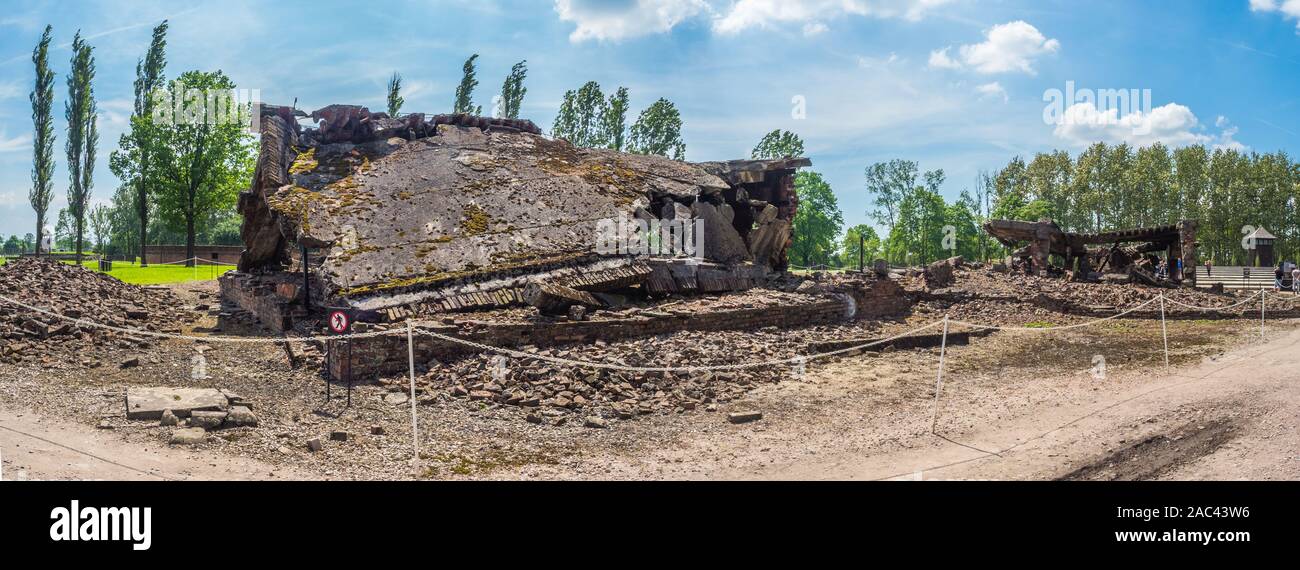 Oświęcim, Polonia - 05 Giugno 2019: Rovine di uno dei crematorio nel campo di concentramento di Auschwitz lo sterminio ebraico camp. Europa Foto Stock