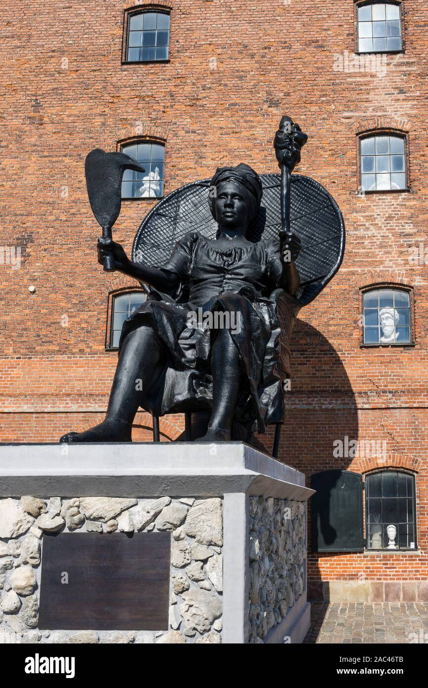 La statua di Maria Thomas disegnati dall'artista Jeannette Ehlers e La Vaughn Belle in Copenhagen, Danimarca Foto Stock