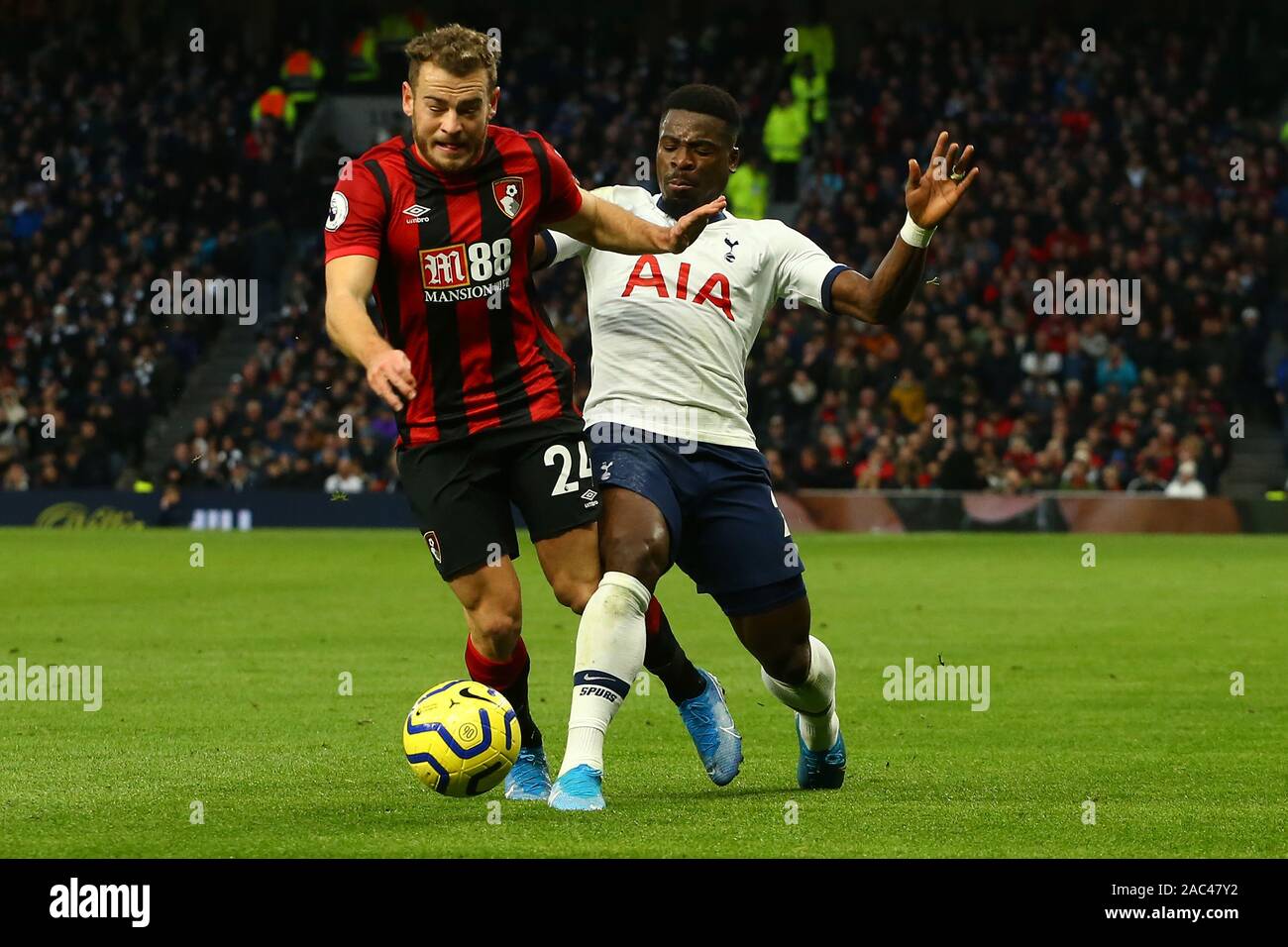 Bournemouth's centrocampista Ryan Fraser durante l'incontro della Barclays Premier League match tra Tottenham Hotspur e Bournemouth al Tottenham Hotspur Stadium, Londra, Inghilterra. Il 30 novembre 2019. (Foto di AFS/Espa-Images) Foto Stock