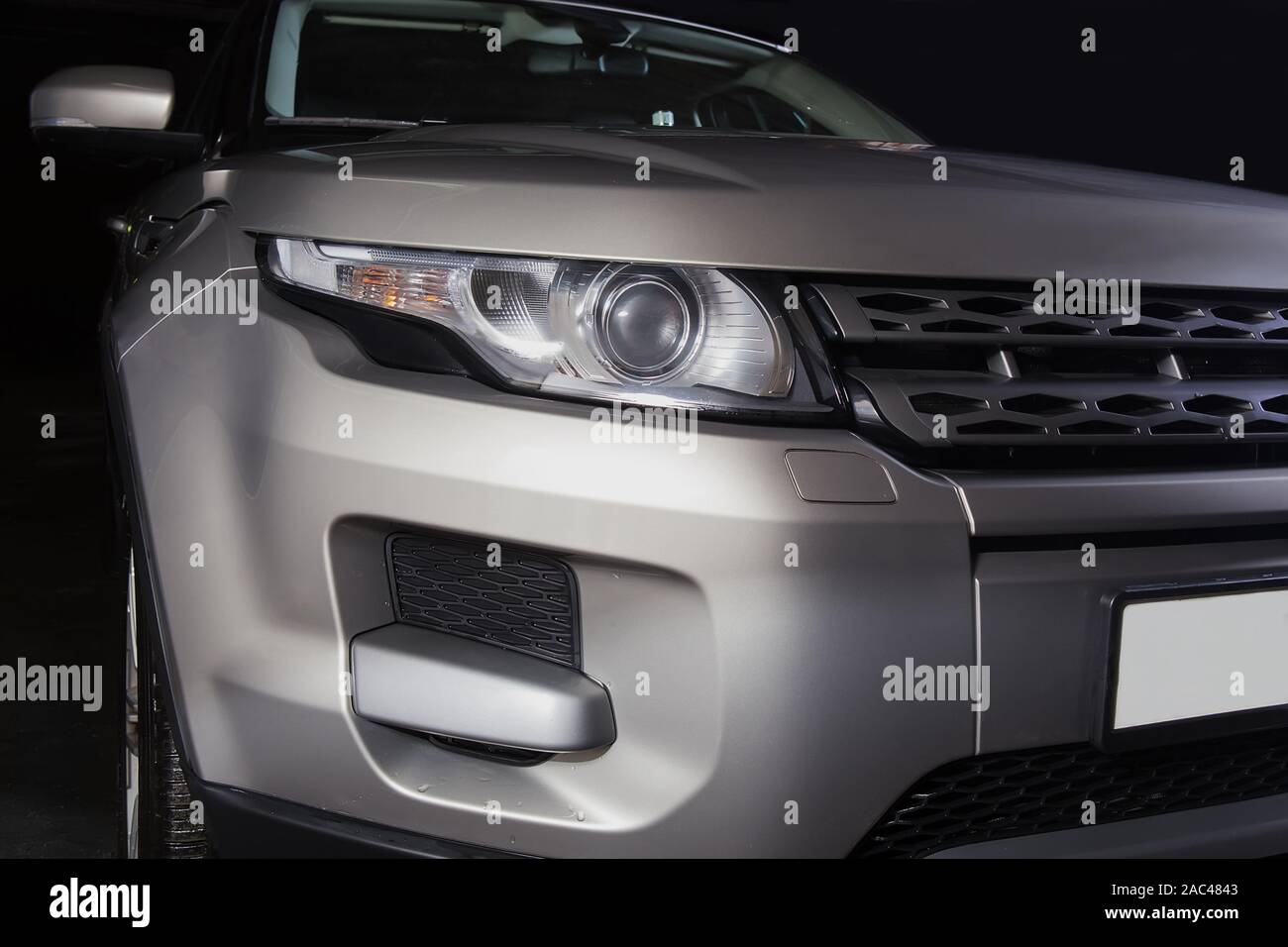 Il faro di moderne auto di prestigio closeup Foto Stock