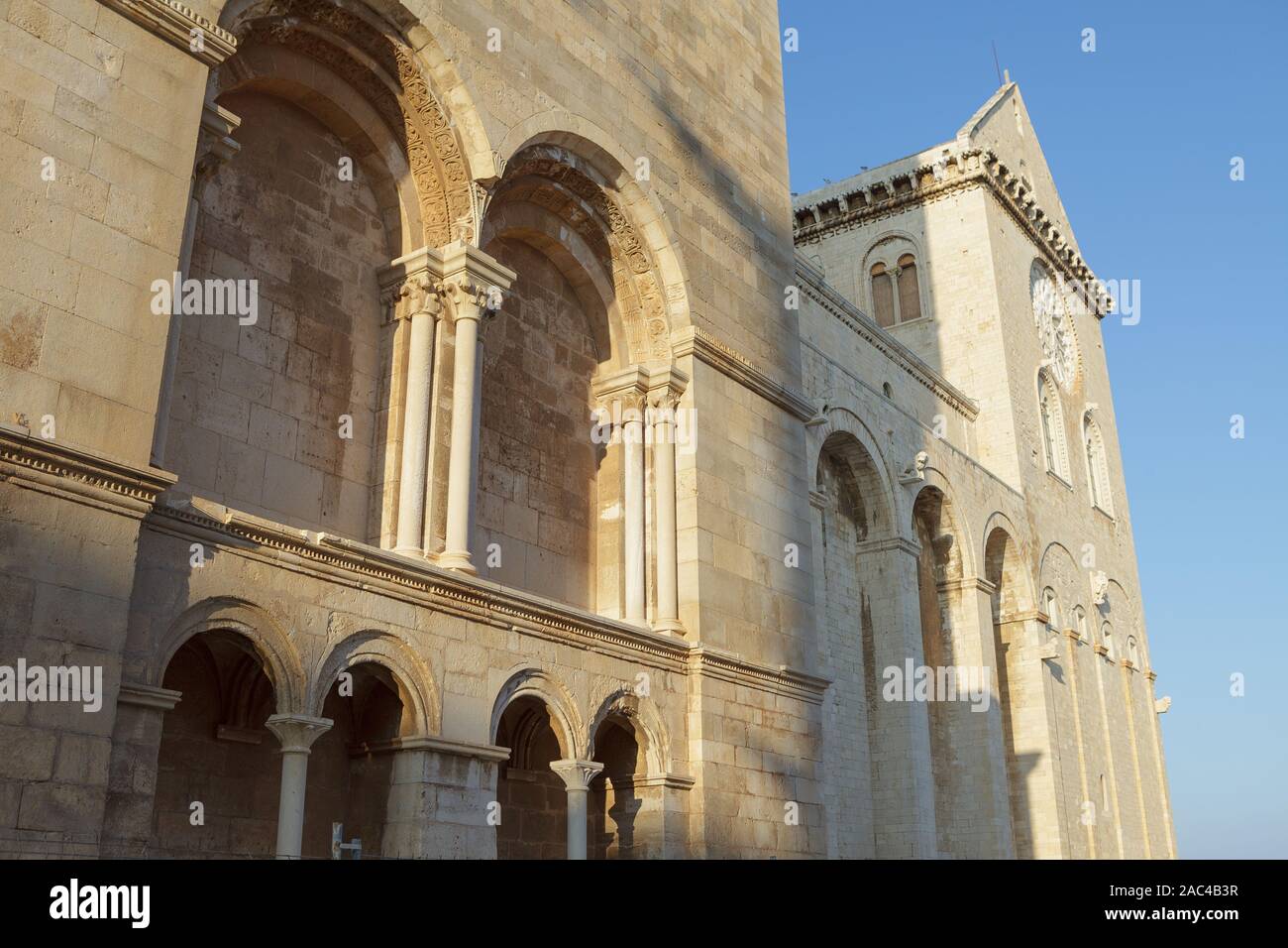 Decorazione del campanile della Cattedrale di Trani (Cattedrale di San Nicola Pellegrino). Trani, Puglia, Italia Foto Stock