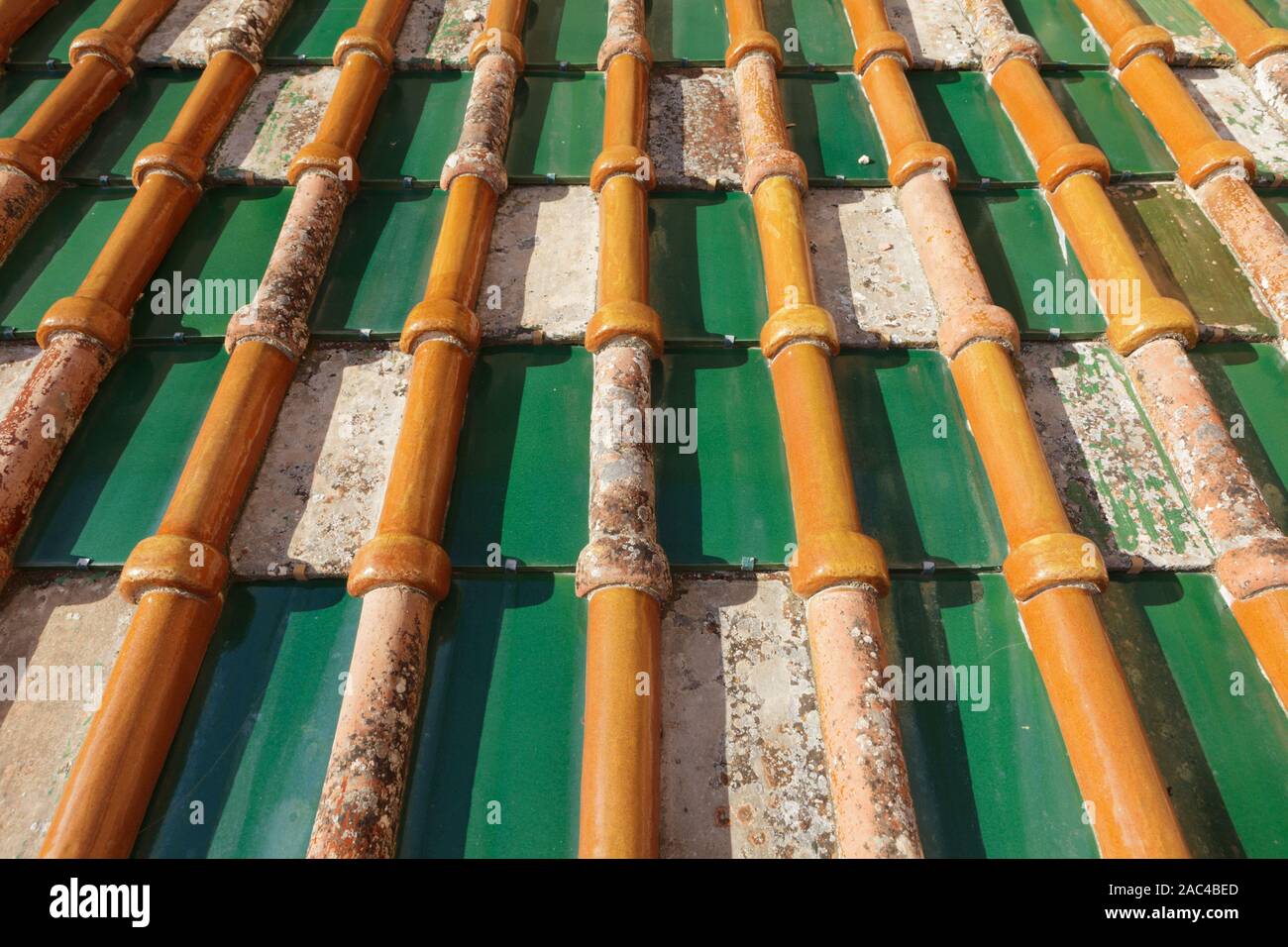 Antiche tegole dalla Sicilia. Vista frontale Foto Stock