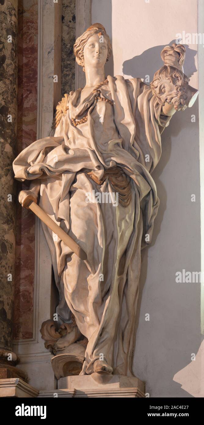 ARCO, Italia - Giugno 8, 2018: la statua di Giuditta nella Chiesa Collegiata dell'Assunta da Gabriele Cagliari forma 17. cento.. Foto Stock