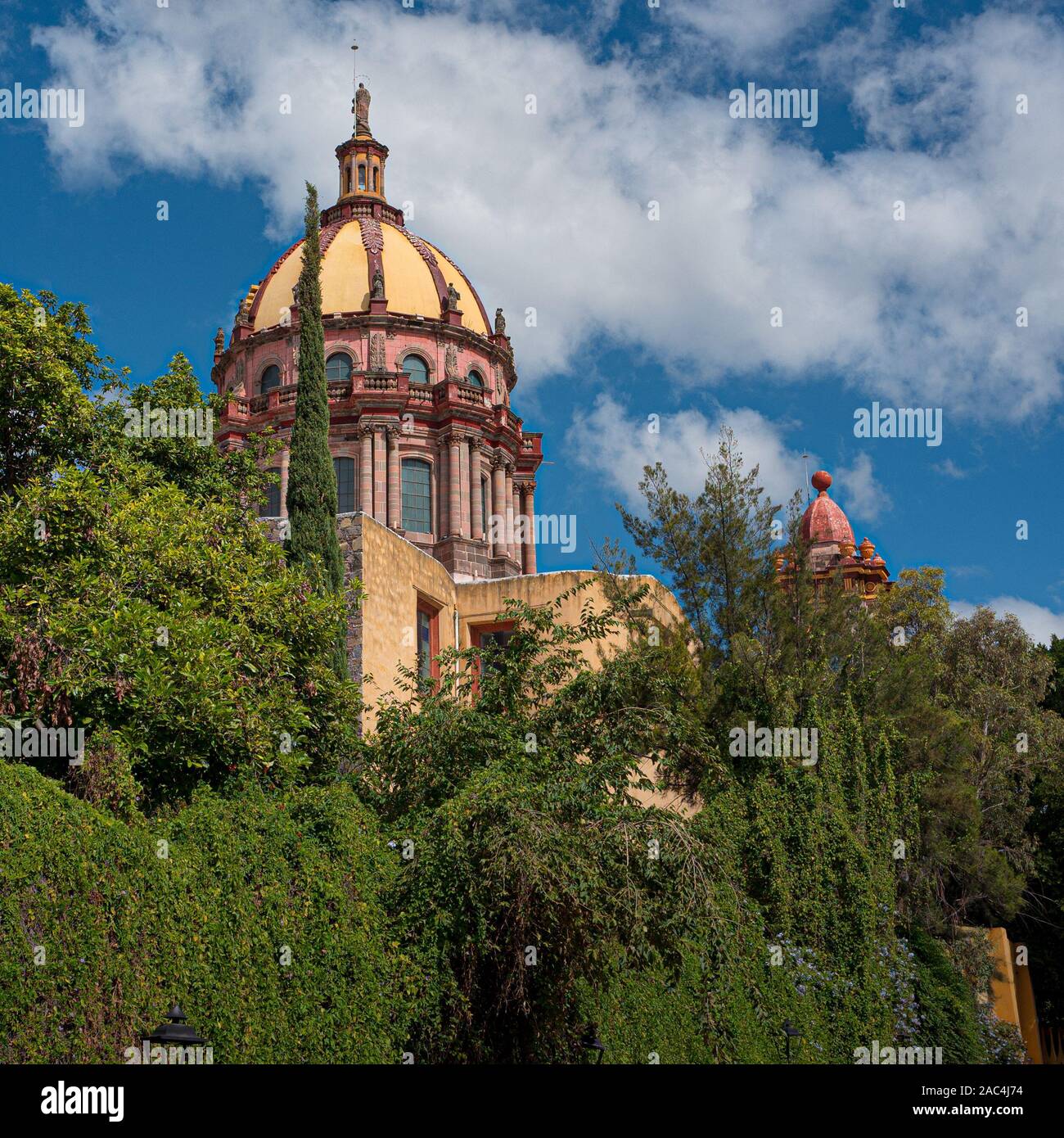 Cima della chiesa di epoca spagnola a San Miguel de Allende, Messico Foto Stock