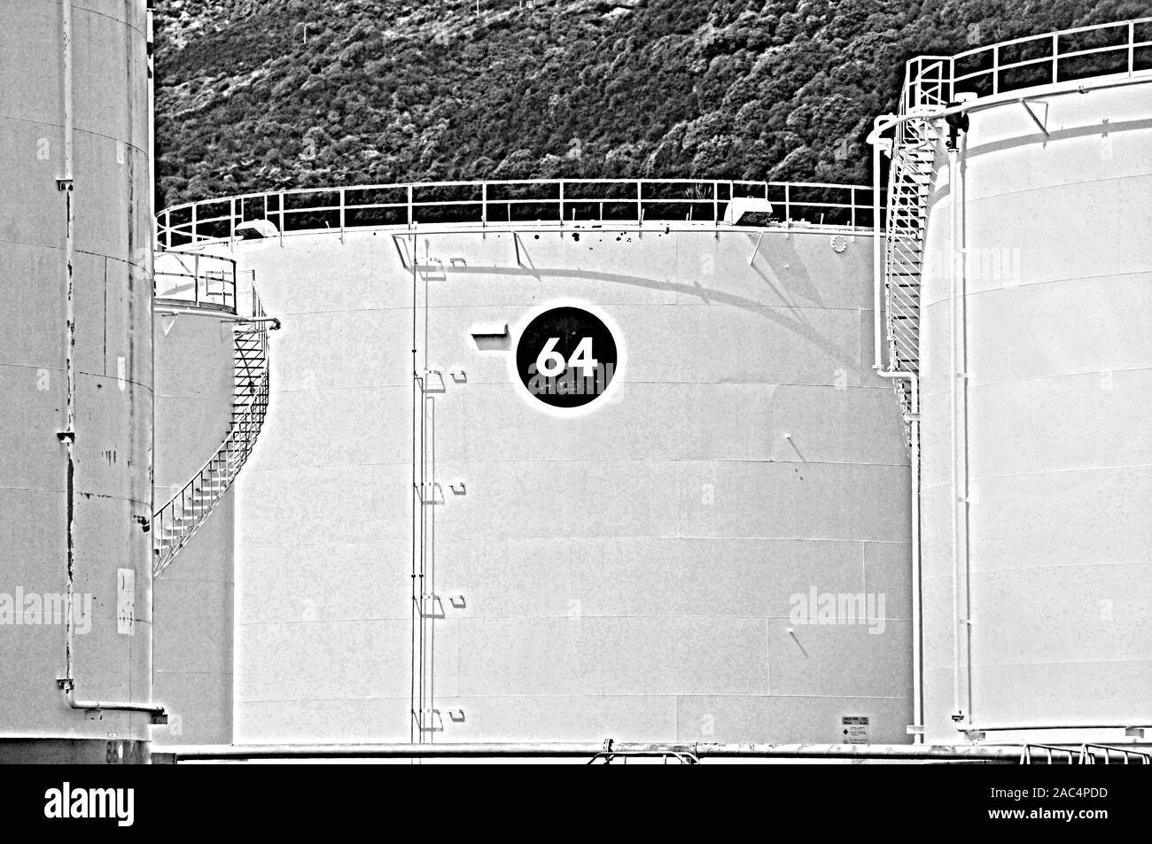 In Nuova Zelanda olio sito Servizi a Seaview, dei serbatoi di stoccaggio tenere milioni di litri di benzina, carburante diesel e carburante per motori a getto Foto Stock