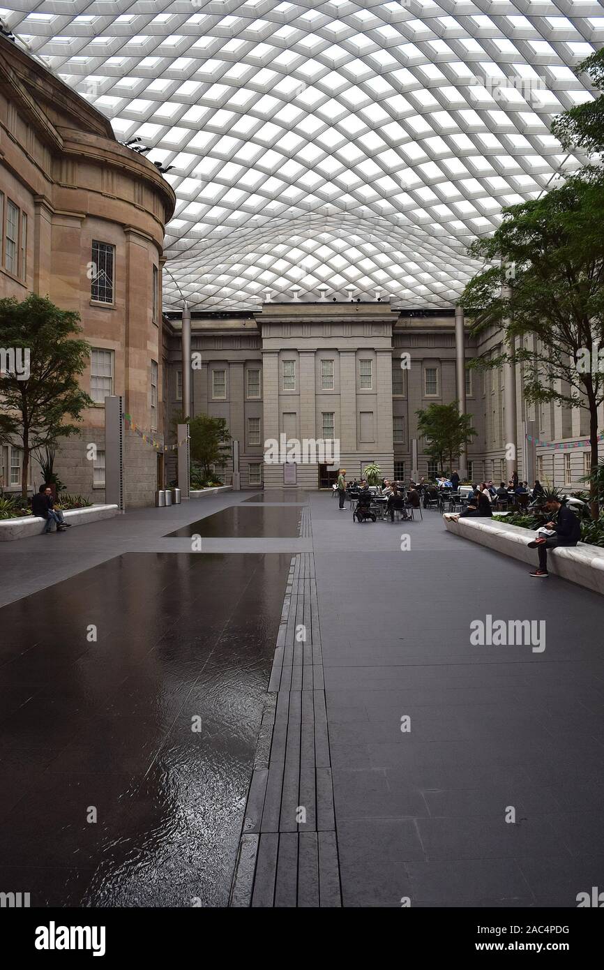 Kogod cortile. National Portrait Gallery Interior, Washington, Stati Uniti d'America. Da Foster + Partners. Foto Stock