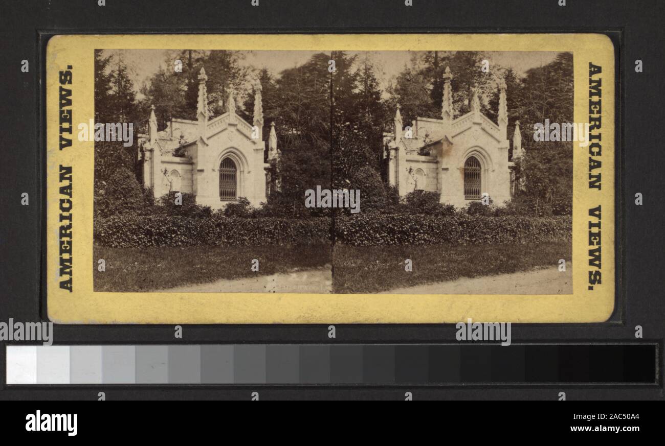 Greenwood colorate a mano photoprints. Include due colorate a mano viste. Include le vedute di D. Barnum, S. birra, G. Stacy e altri fotografi ed editori. Robert Dennis raccolta di vista stereoscopica. Titolo ideato da cataloger. Viste del cimitero di Greenwood a Brooklyn: incluso ingresso, laghi, unità vault e tombe compresi quelli di Henry Ward Beecher, DeWitt Clinton, Charlotte Canda e othersGreenwood. Foto Stock