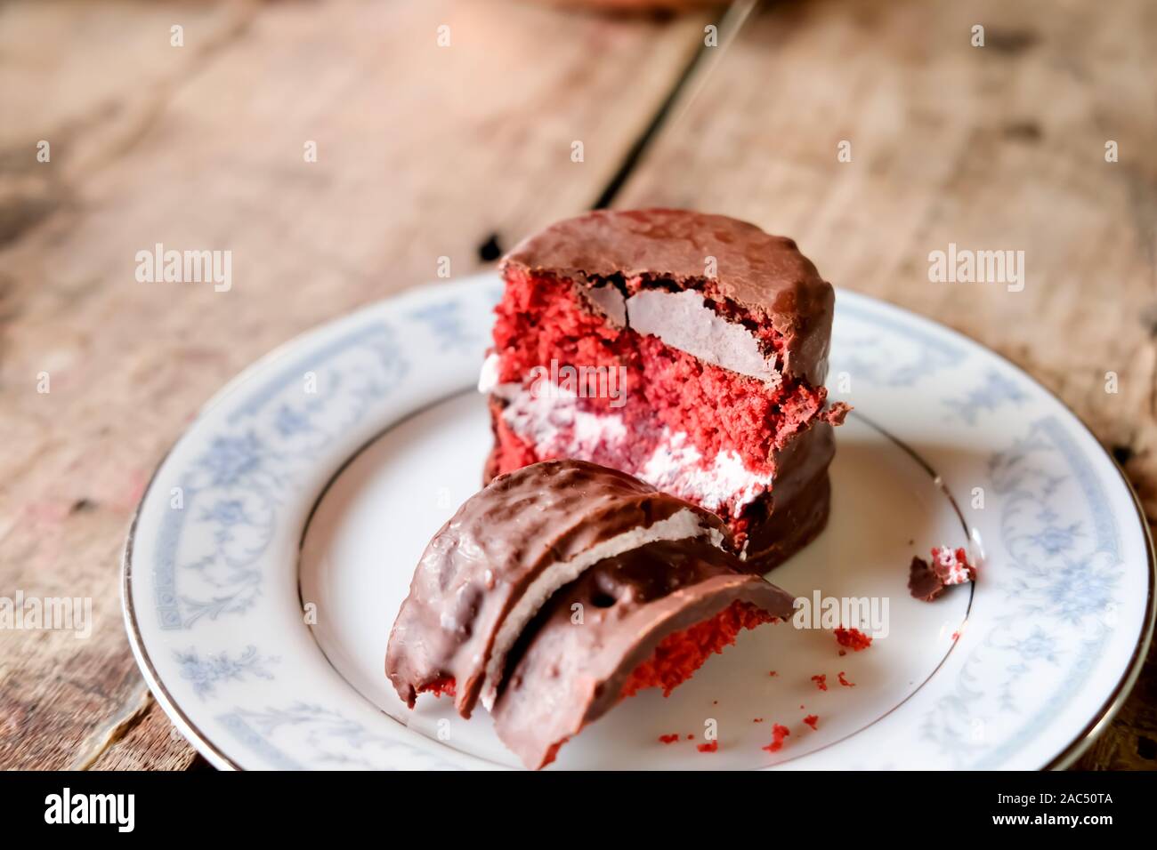 Torta rossa del velluto. Foto Stock