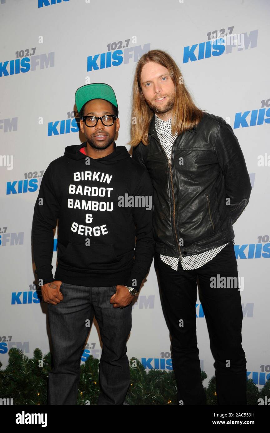 (L-R) PJ Morton e James Valentino di Maroon 5 assiste KIIS FM 2012 Jingle Palla al Nokia Theater L.A. In diretta su dicembre 1, 2012 a Los Angeles, California. Foto Stock