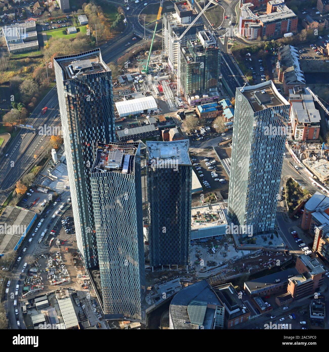 Vista aerea del centro città di Manchester con la piazza Deansgate, o Owen Street grattacieli sviluppo, prominente Foto Stock