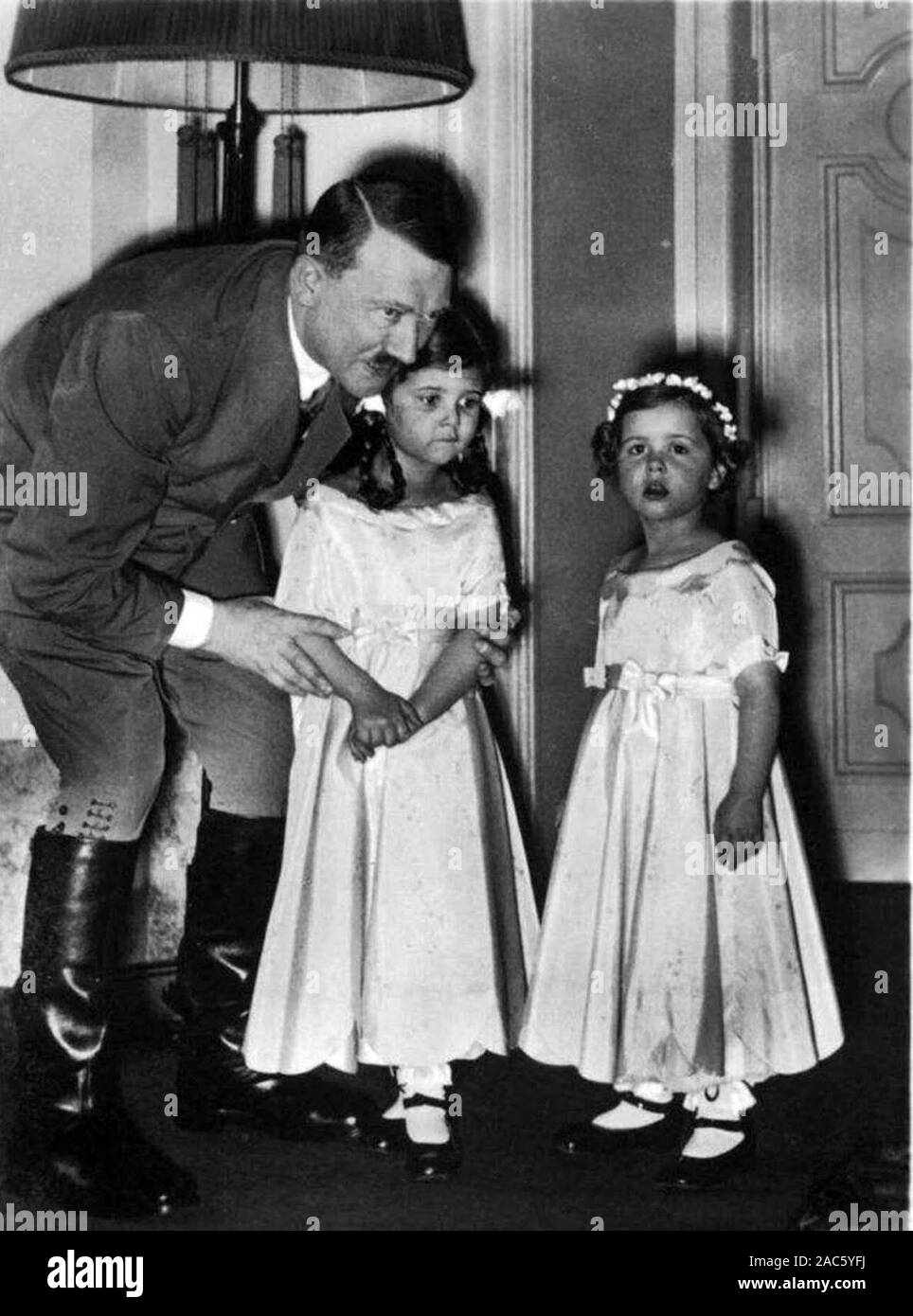 Adolf Hitler e Helga Goebbels Foto Stock