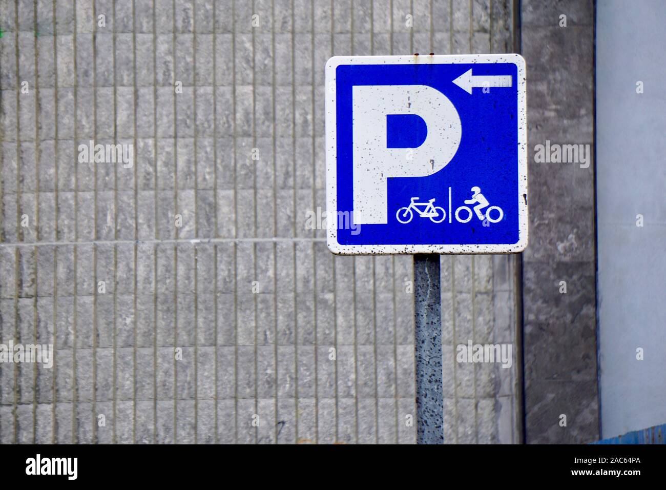 Bicicletta segnale di traffico su strada nella città di Bilbao Spagna Foto Stock